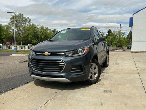Shadow Gray Metallic 2022 Chevrolet Trax LT
