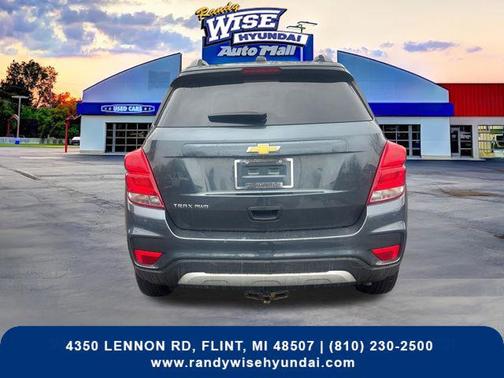 Shadow Gray Metallic 2022 Chevrolet Trax LT