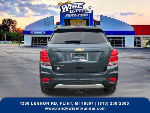 Shadow Gray Metallic 2022 Chevrolet Trax LT