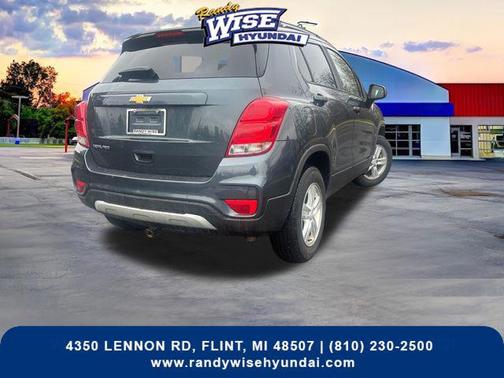 Shadow Gray Metallic 2022 Chevrolet Trax LT