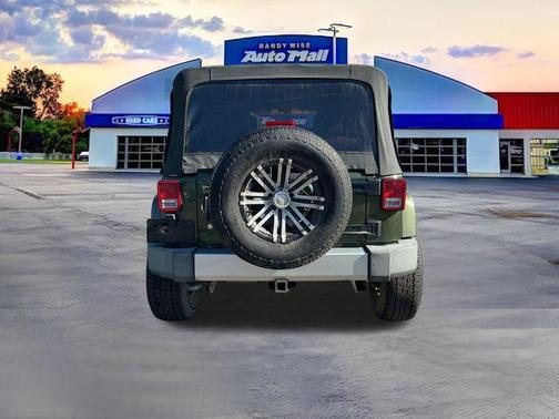 Jeep Green Metallic Clearcoat/Khaki Hard Top 2009 Jeep Wrangler Unlimited Sahara