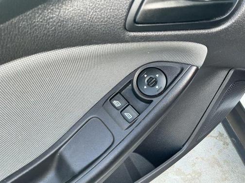 Oxford White 2013 Ford Focus S