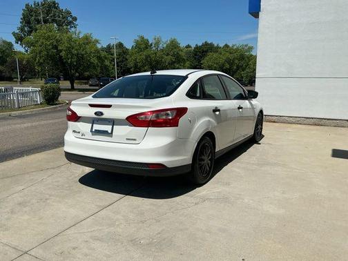 Oxford White 2013 Ford Focus S