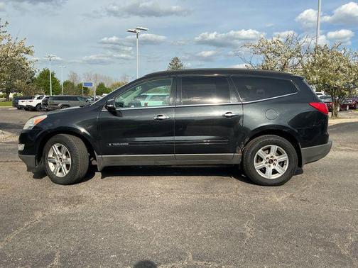Black Granite Metallic 2009 Chevrolet Traverse LT
