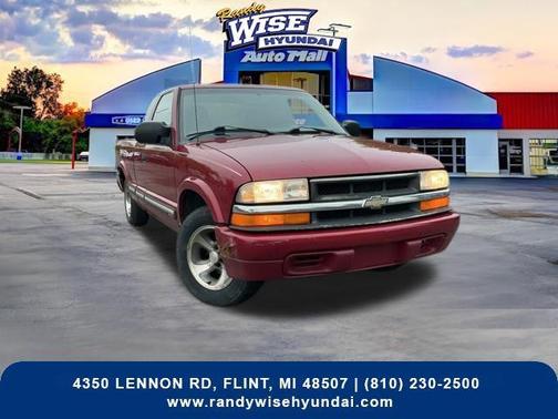 Dark Cherry Red Metallic 2001 Chevrolet S-10 Base