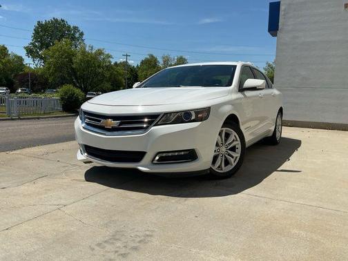Summit White 2018 Chevrolet Impala 1LT
