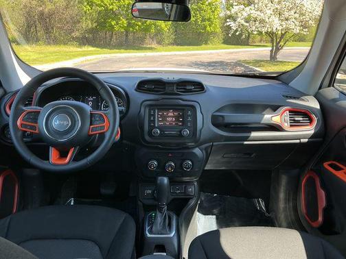 Alpine White 2018 Jeep Renegade Upland