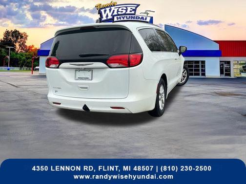 Bright White Clearcoat 2021 Chrysler Voyager LXI