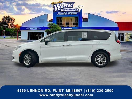 Bright White Clearcoat 2021 Chrysler Voyager LXI