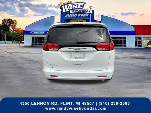 Bright White Clearcoat 2021 Chrysler Voyager LXI