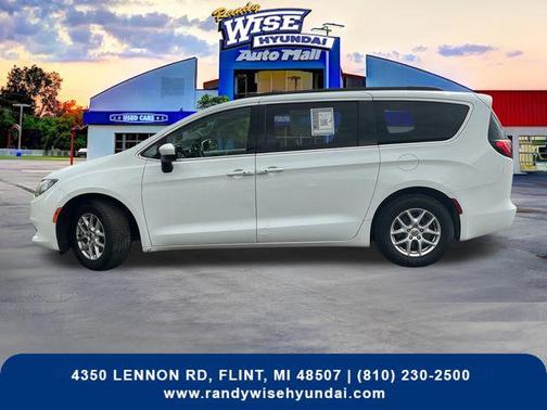 Bright White Clearcoat 2021 Chrysler Voyager LXI