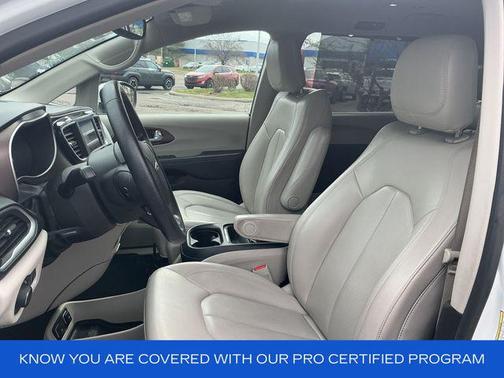 Bright White Clearcoat 2021 Chrysler Voyager LXI