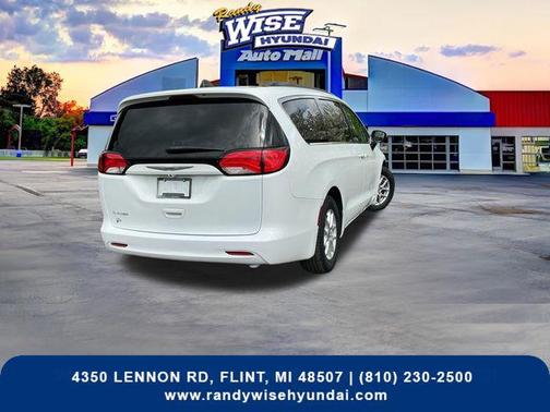 Bright White Clearcoat 2021 Chrysler Voyager LXI