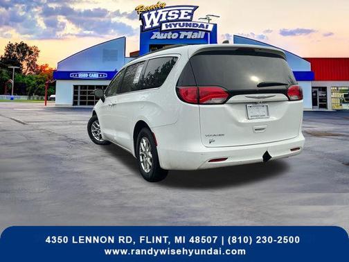 Bright White Clearcoat 2021 Chrysler Voyager LXI
