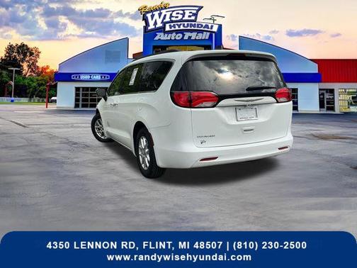 Bright White Clearcoat 2021 Chrysler Voyager LXI