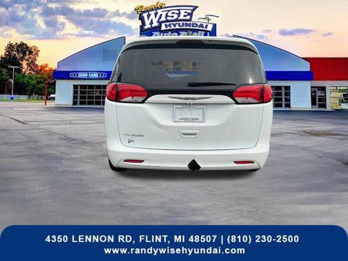 Bright White Clearcoat 2021 Chrysler Voyager LXI