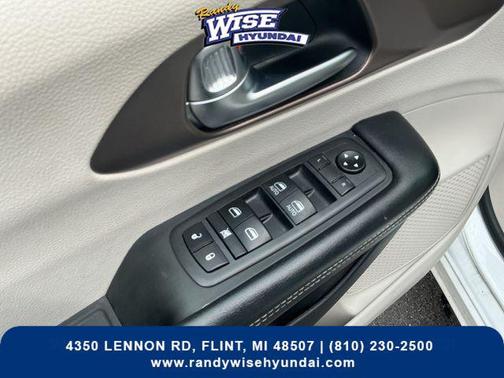 Bright White Clearcoat 2021 Chrysler Voyager LXI
