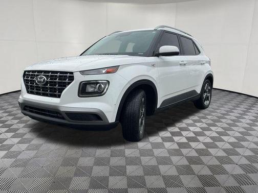 Lunar White 2024 Hyundai VENUE SEL