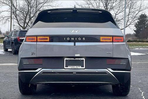 2024 Hyundai IONIQ 5 SE