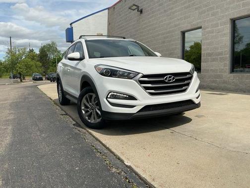 Dazzling White 2018 Hyundai TUCSON SEL Plus