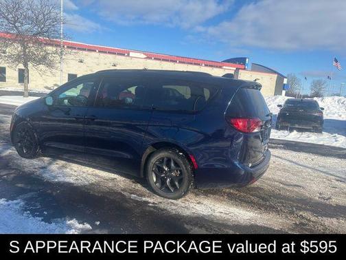 2018 Chrysler Pacifica Touring-L