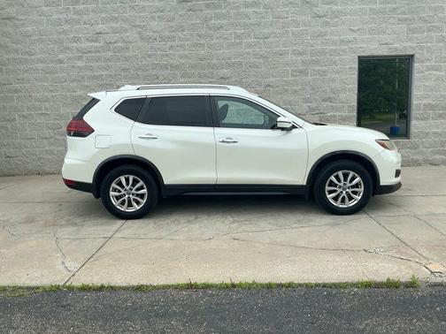 Pearl White 2018 Nissan Rogue SV