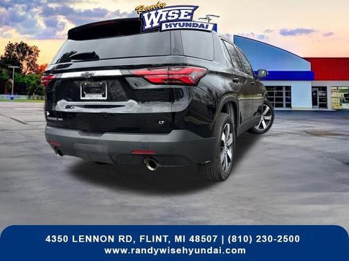 Mosaic Black Metallic 2023 Chevrolet Traverse LT Leather
