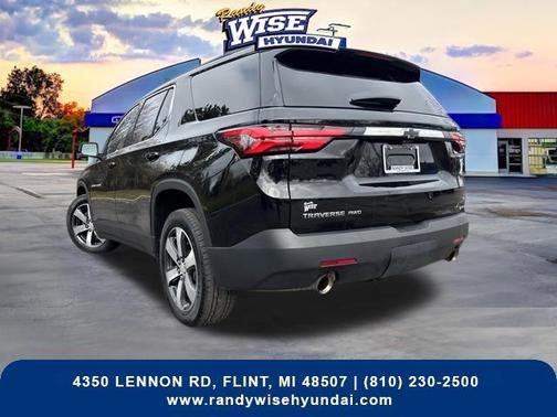 Mosaic Black Metallic 2023 Chevrolet Traverse LT Leather