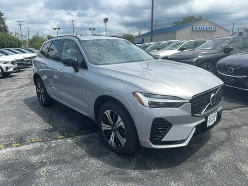 2025 Volvo XC60 Plug-In Hybrid Plus
