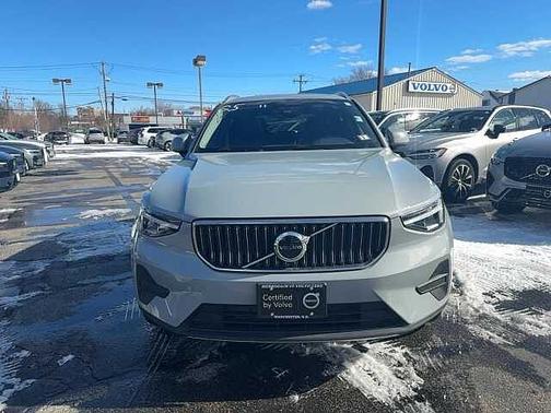 2025 Volvo XC40 Core