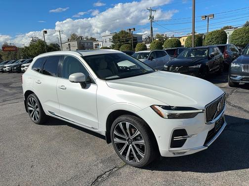 2023 Volvo XC60 Ultimate Bright Theme