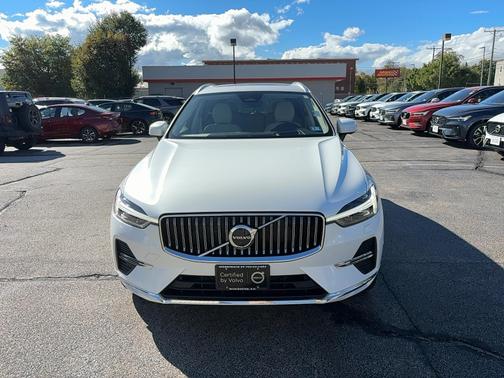 2023 Volvo XC60 Ultimate Bright Theme