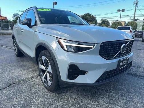 2024 Volvo XC40 Core