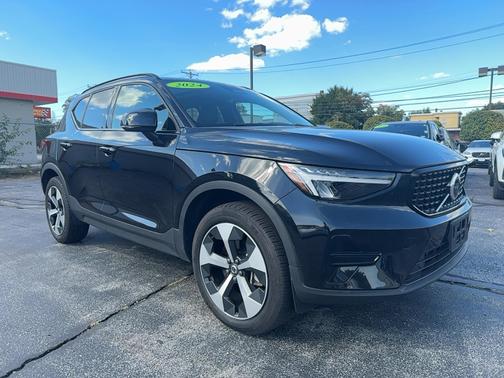 2024 Volvo XC40 