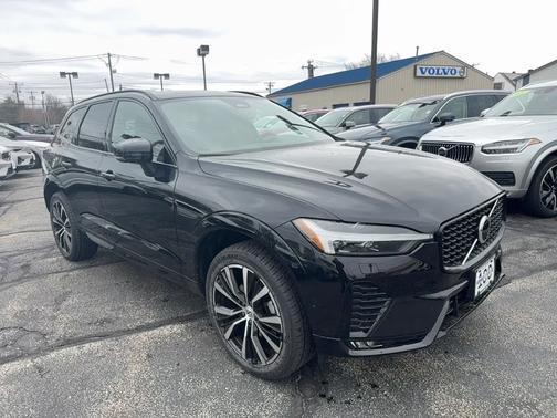 2023 Volvo XC60 B5 Plus Dark Theme