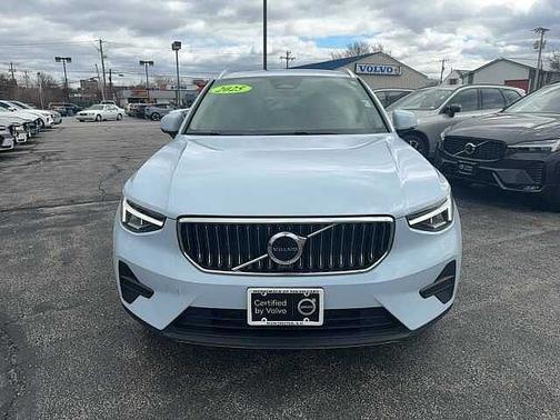 Cloud Blue 2025 Volvo XC40 Core