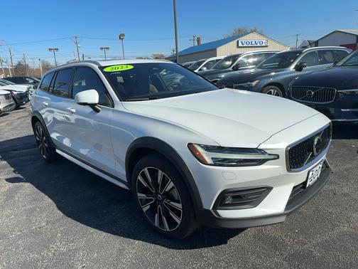 2023 Volvo V60 Cross Country Ultimate