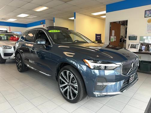 2023 Volvo XC60 B6 Ultimate Bright Theme