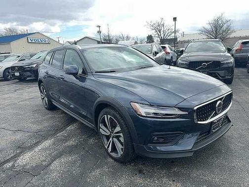 2025 Volvo V60 Cross Country Plus