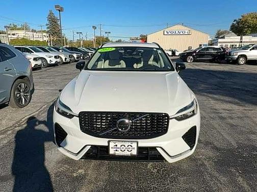 2023 Volvo XC60 Ultimate Dark Theme