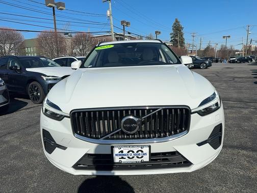 2022 Volvo XC60 Momentum