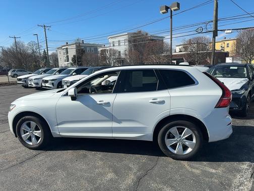 2022 Volvo XC60 Momentum