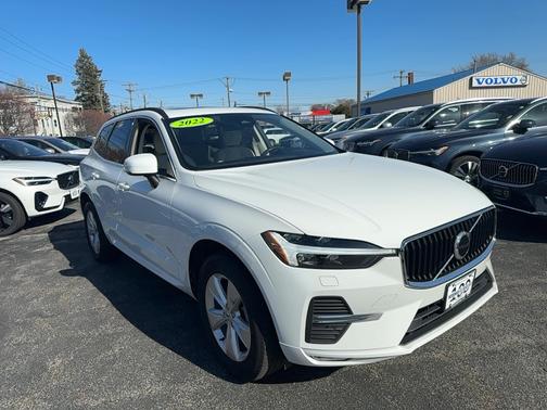 2022 Volvo XC60 Momentum