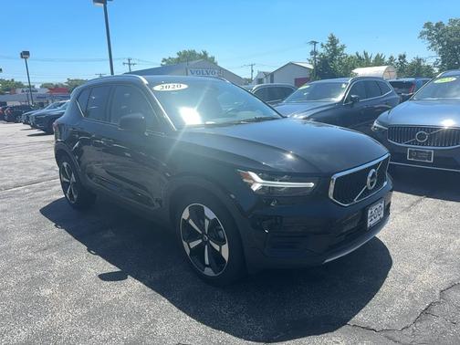 2025 Volvo XC40 Core Bright Theme