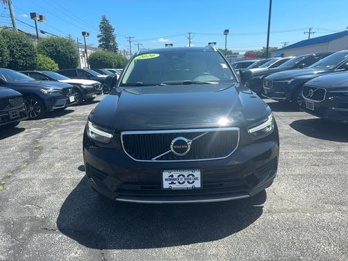 2025 Volvo XC40 Core Bright Theme