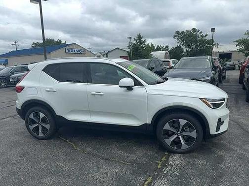 2025 Volvo XC40 Plus
