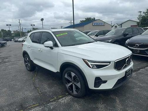 2025 Volvo XC40 Plus