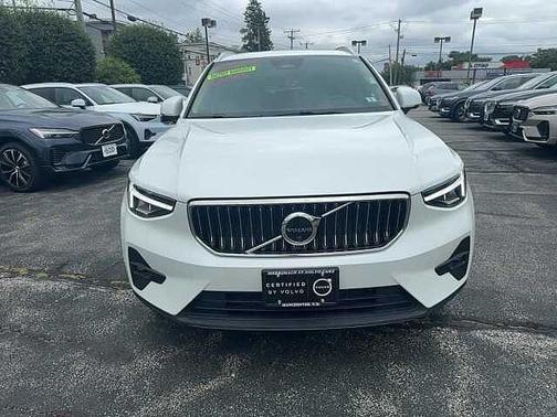 2025 Volvo XC40 Plus