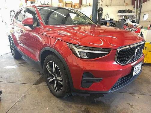 2023 Volvo XC40 Core