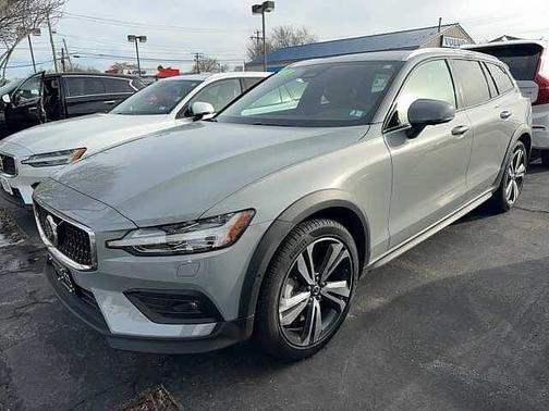 2025 Volvo V60 Cross Country Plus